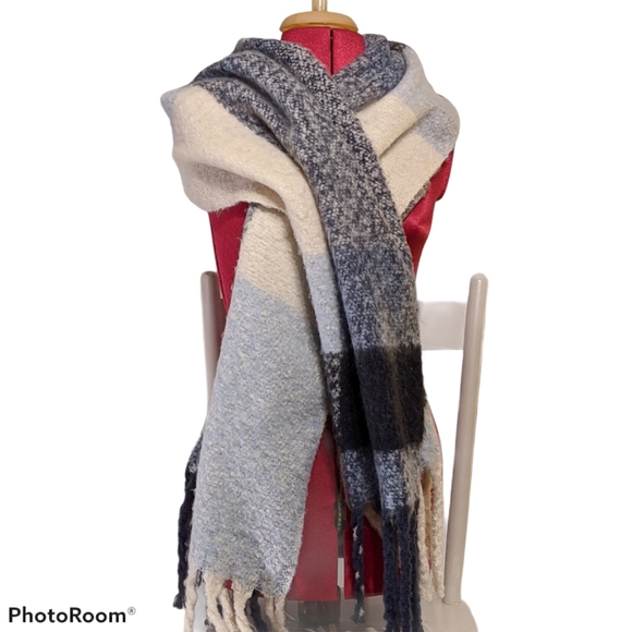 🌷SUPER Squishy, Soft Scarf! - Picture 5 of 5